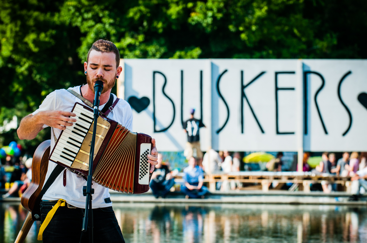 Как называется фестиваль. Buskers. The World Buskers Festival. Busker Busker. Busker Organ.